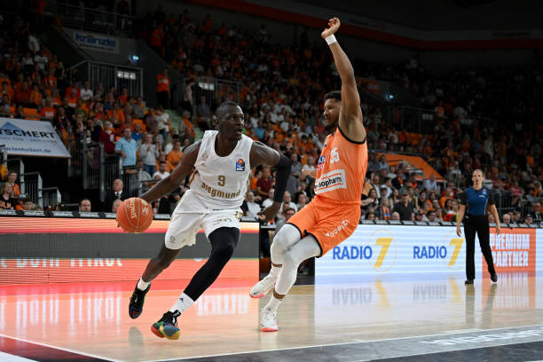 更是奠定他 更是奠定他